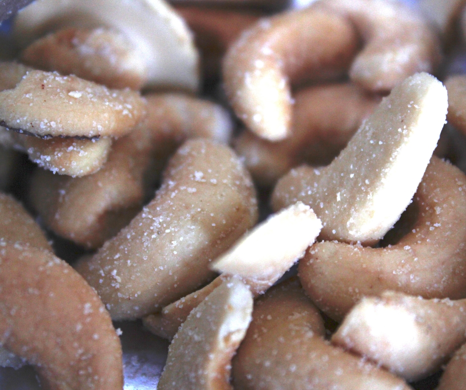 hạt điều rang muối Hạt điều rang muối – Thơm ngon, giòn rụm, bổ dưỡng