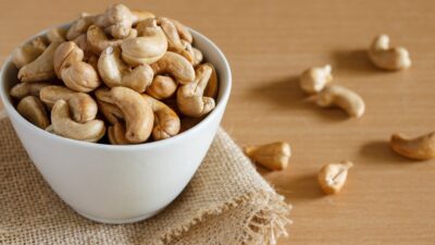 Cách chọn hạt điều và hạt macca chất lượng cho gia đình